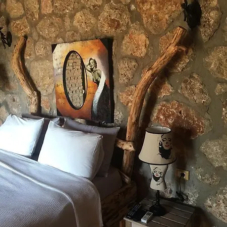 Hotel Prima Donna - Couples Only